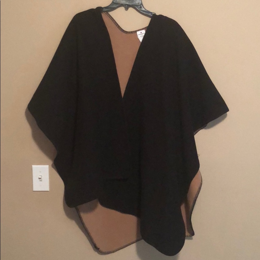 Woolrich Reversible Cape/Throwover
